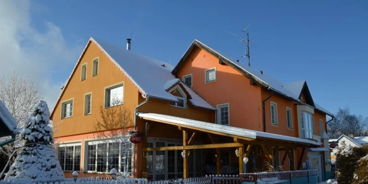 Pohoda přímo u Lipna: pokoj či apartmán, polopenze, lyžování i výlety