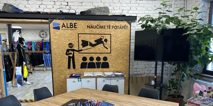 Naučte se potápět: kurz OWD pro 1 nebo 2, teorie i ponory v bazénu a volné vodě