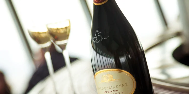 Bratislavská vyhlídková věž UFO: vyhlídka z 95 metrů a drink, dort nebo prosecco v baru