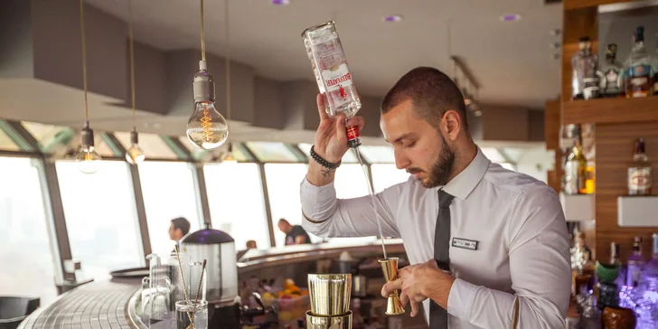 Bratislavská vyhlídková věž UFO: vyhlídka z 95 metrů a drink, dort nebo prosecco v baru