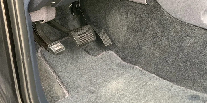 Auto jako nové: čištění interiéru i exteriéru, leštění oken a světel i péče o lak