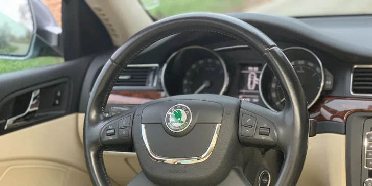 Auto jako nové: čištění interiéru i exteriéru, leštění oken a světel i péče o lak