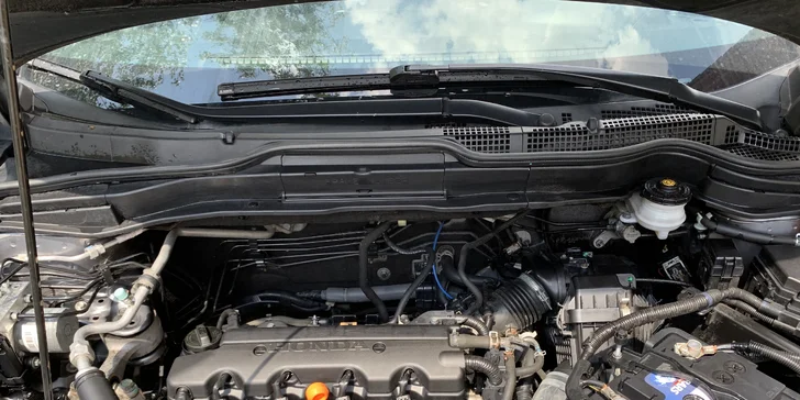 Auto jako nové: čištění interiéru i exteriéru, leštění oken a světel i péče o lak