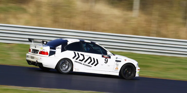 Až 9 kol na jednom ze 3 okruhů v BMW M3 nebo 130i Cup s rallye závodníkem Martinem Semerádem