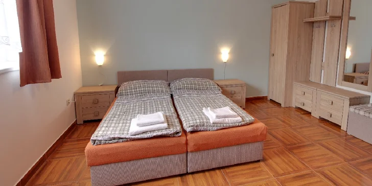 Aktivní pobyt v penzionu s biofarmou až pro 7 osob: polopenze, privátní wellness i hovězí speciality