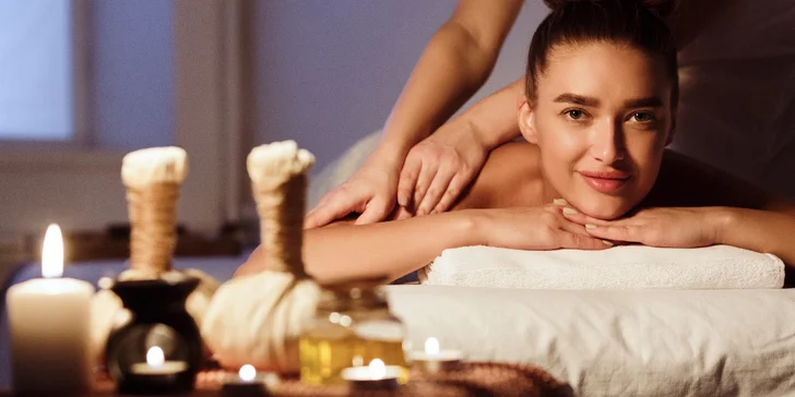 Relaxační masáž zad s použitím bylinného oleje Radost ze života