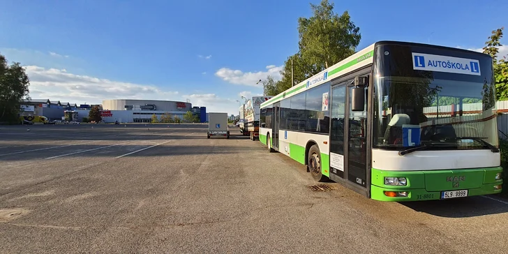 35 min. řízení traktoru s valníkem, velkého busu či náklaďáku pro 1–5 osob
