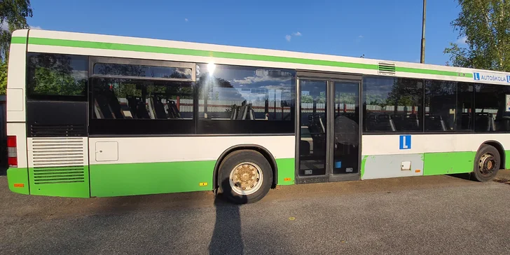 35 min. řízení traktoru s valníkem, velkého busu či náklaďáku pro 1–5 osob