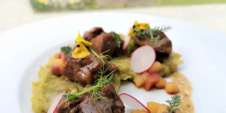 6chodové menu pro 2 v překrásné restauraci: kozí sýr, mušle i krkovice