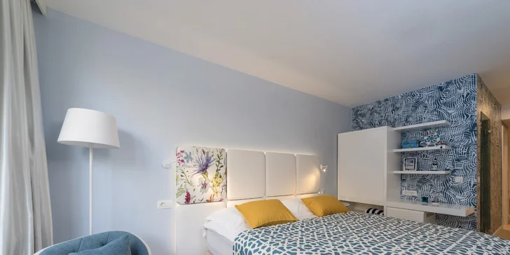 Letní dovolená v Chorvatsku: hotel u bílé pláže, venkovní bazény, animační program a snídaně