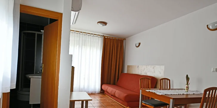Až 14 nocí v Chorvatsku pro páry i rodiny: šumění Jadranu, krásy Dalmácie a apartmány 5 minut od pláže