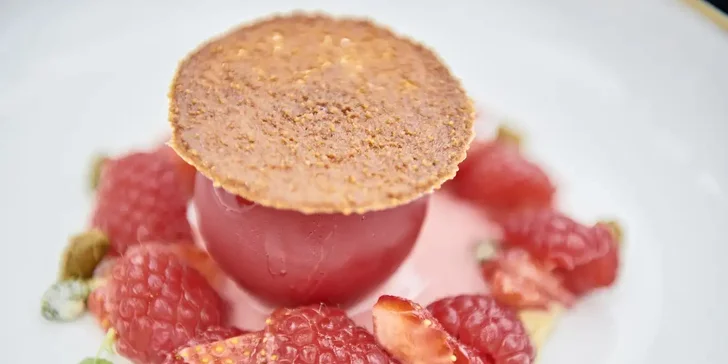 Degustační menu od šéfkuchaře Marka Raditsche: plošina na náplavce ve výšce 50 metrů