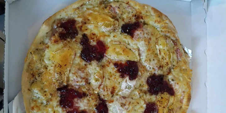 Jedna nebo dvě pizzy podle výběru z 22 druhů, možnost odnosu s sebou