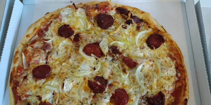 Jedna nebo dvě pizzy podle výběru z 22 druhů, možnost odnosu s sebou