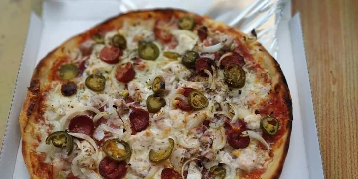 Jedna nebo dvě pizzy podle výběru z 22 druhů, možnost odnosu s sebou