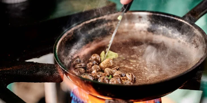 Šnečí degustační menu pro dva: ragú, zapečené filé, polévka i grilovaní šneci