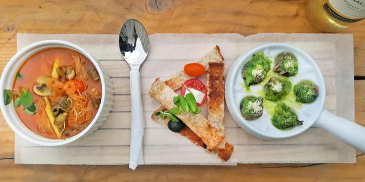 4chodové degustační menu pro 2 osoby na šnečí farmě: polévka, zapečené filé i grilovaní šneci