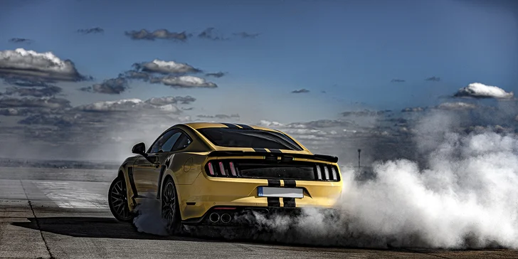 Upravený Ford Mustang GT manuál: 15 až 60 minut řízení