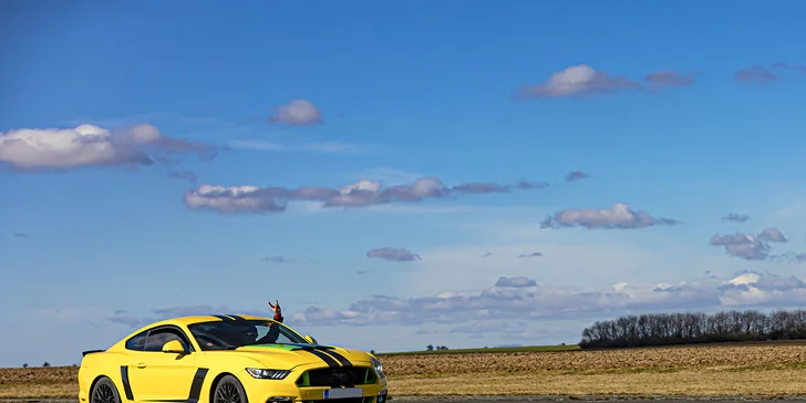Upravený Ford Mustang GT manuál: 15 až 60 minut řízení