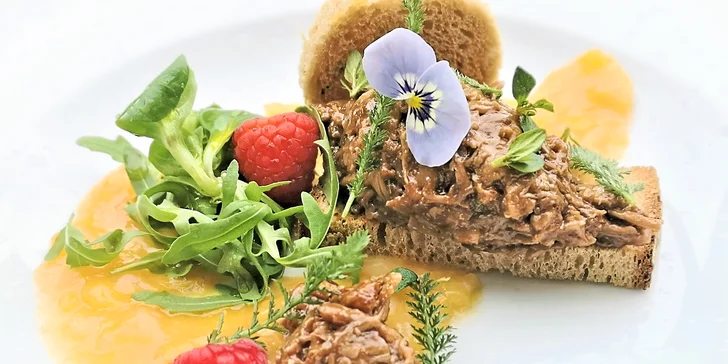 6chodové menu pro 2 v překrásné restauraci: kozí sýr, mušle i krkovice