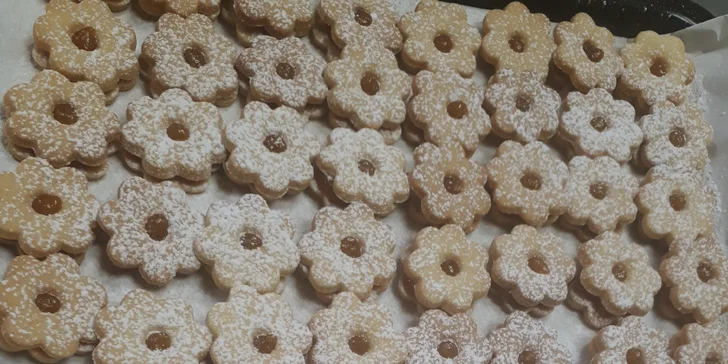 1 kg vánočního cukroví z cukrárny Lilly: mix 7 tradičních i netradičních druhů