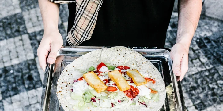 Pochutnejte si: kebab a falafel wrap, kebab plate, hranolky i veganský salát