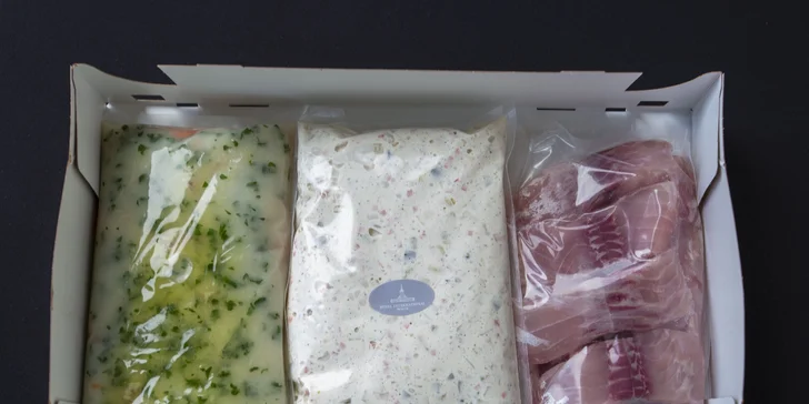 Štědrovečerní večeře z hotelu International: až 2 kg salátu, 1,5 kg cukroví i kapr a polévka
