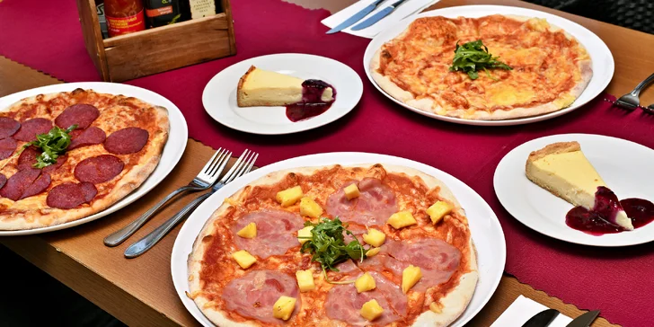 Pizza a cheesecake u Karlova mostu pro 1 či 2 osoby: posezení s výhledem i odnos s sebou
