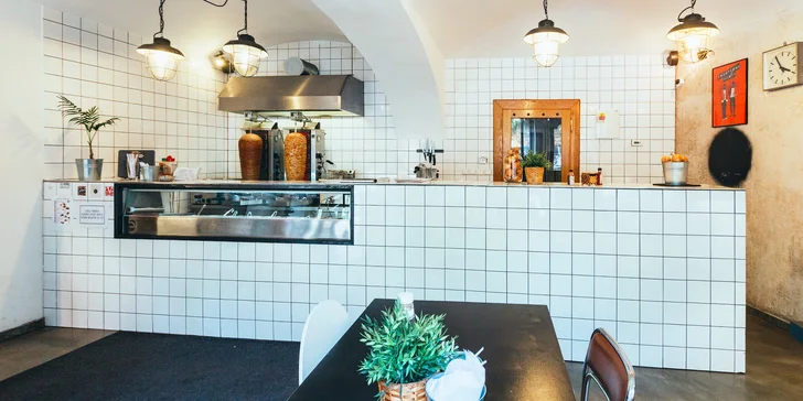 Pochutnejte si: kebab a falafel wrap, kebab plate, hranolky i veganský salát