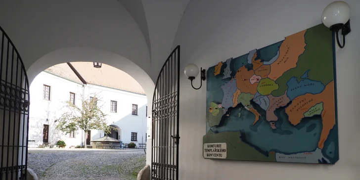 Pobyt v království vína: 1 nebo 2 noci na zámku Čejkovice s polopenzí a prohlídkou zámku