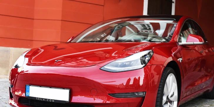 Jízda do budoucnosti: spolujezdcem i řidičem v elektromobilu Tesla Model 3