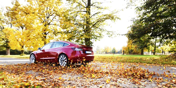 Jízda do budoucnosti: spolujezdcem i řidičem v elektromobilu Tesla Model 3