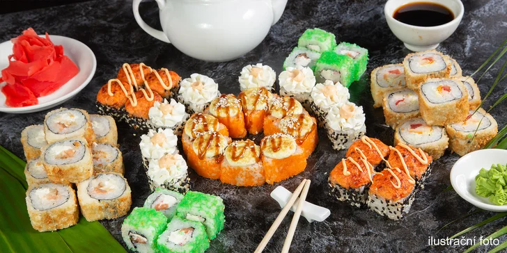 Šestero sushi setů po 24–68 rolkách: losos, kreveta nebo krab i avokádo a okurka