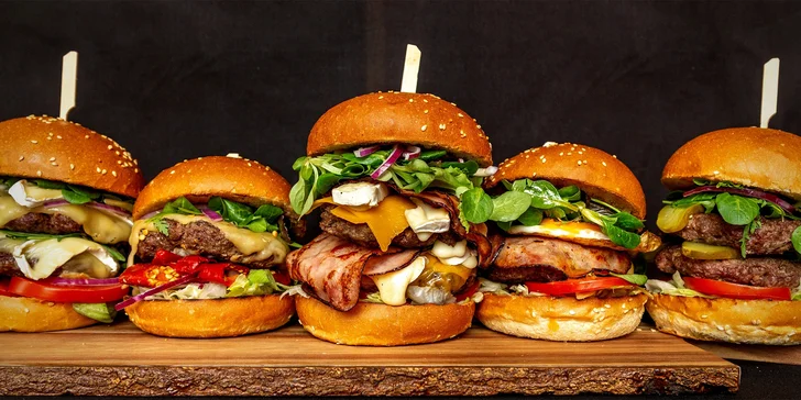 Burger menu: 100% hovězí z českého chovu, americká BBQ omáčka, hranolky i nápoj, 2 pobočky