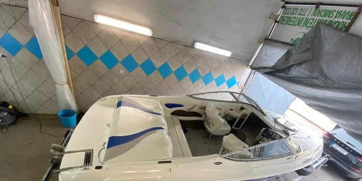 Pronájem motorového člunu na Slapech: až pro 8 osob, 1–12 hodin, palivo