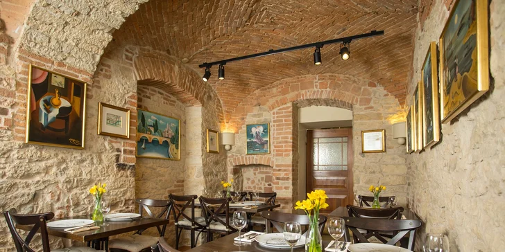 Pobyt ve Dvoře Hoffmeister 15 minut od Prahy: romantická atmosféra a vyhlášená restaurace