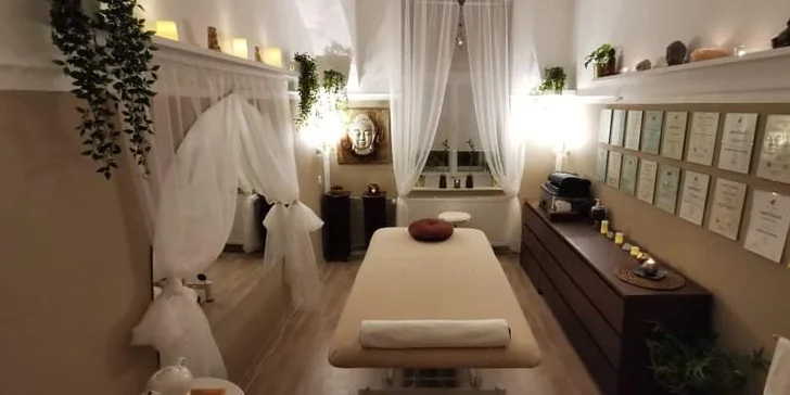 Sladký relax: čokoládová masáž i s peelingem, zábalem a šálkem čokolády