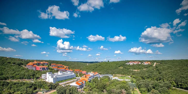 2 noci na Istrii: doprava, hotel s bazénem, 50 m na pláž, polopenze a dítě do 11,99 let zdarma