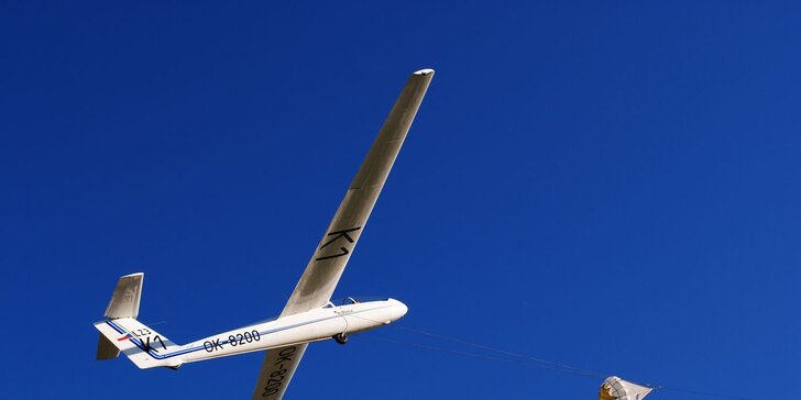 Vyhlídkový let legendárním kluzákem Blaník: tiché plachtění bez motoru z nadhledu 250–300 metrů