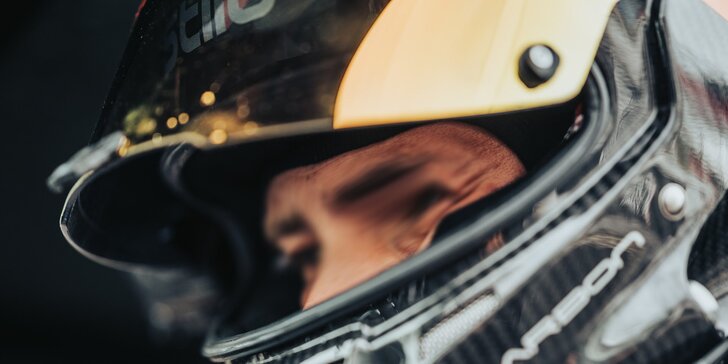 Na okruhu v supersportu AMG C63 Clubsport: 1–9 kol s rallye závodníkem Martinem Semerádem