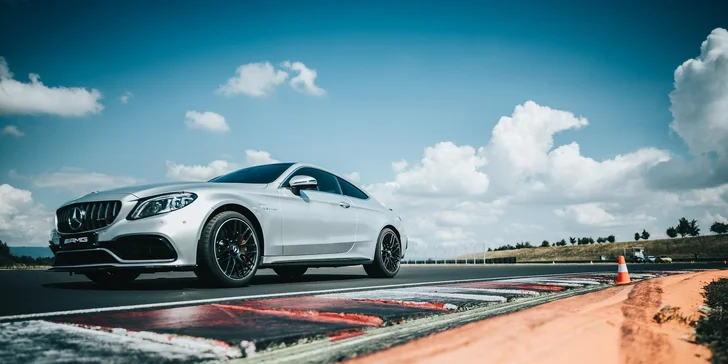 Na okruhu v supersportu AMG C63 Clubsport: 1–9 kol s rallye závodníkem Martinem Semerádem
