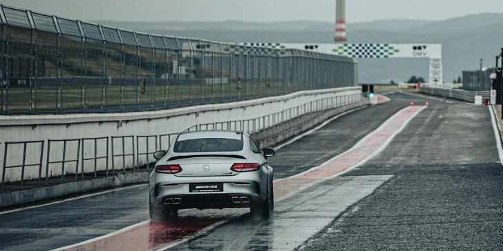 Na okruhu v supersportu AMG C63 Clubsport: 1–9 kol s rallye závodníkem Martinem Semerádem