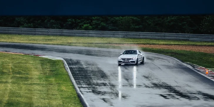 Na okruhu v supersportu AMG C63 Clubsport: 1–9 kol s rallye závodníkem Martinem Semerádem