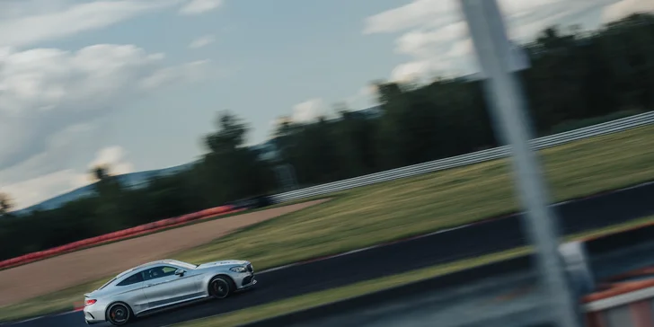 Na okruhu v supersportu AMG C63 Clubsport: 1–9 kol s rallye závodníkem Martinem Semerádem