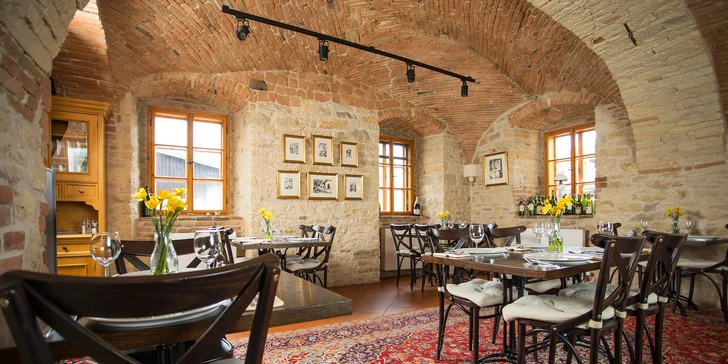 Pobyt ve Dvoře Hoffmeister 15 minut od Prahy: romantická atmosféra a vyhlášená restaurace