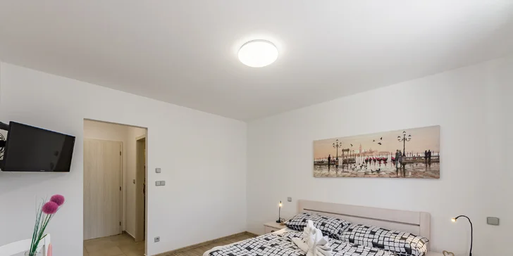 Pobyt na břehu Lipna pro dva či pro rodinu v moderních pokojích se snídaní