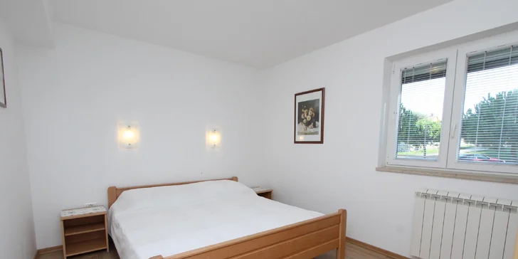Vybavené apartmány na kraji městečka Rovinj: balkón a výhled na moře, na pláž jen 400 metrů
