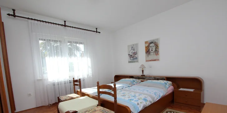 Vybavené apartmány na kraji městečka Rovinj: balkón a výhled na moře, na pláž jen 400 metrů
