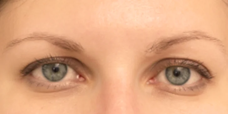 Výrazné obočí pudrovou metodou i permanentní make-up očních linek či rtů