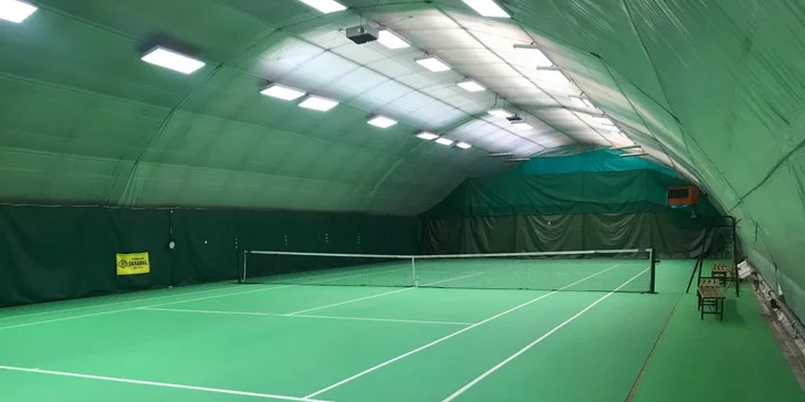 Pronájem kurtu v tenisové hale až pro 4 osoby: 2x 60 minut